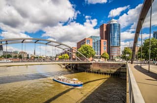 Hamburg: Ultimative Barkassen Tour mit Live-Kommentar