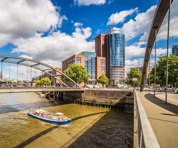 Hamburg: Ultimate Barge Tour with Live Commentary