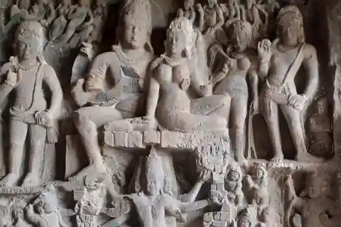 Aurangabad: Ajanta & Ellora Caves Day Tour (No Guide)