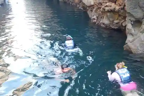 Tour di mezza giornata nella baia dell'isola di Santa Cruz