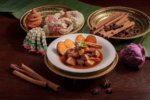 Bangkok: Thai Cuisine Dinner Package at Saneh Jaan Sharing Set for 2 People