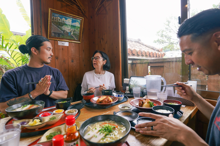 Naha: Okinawa Shuri Castle Peace Walking Tour