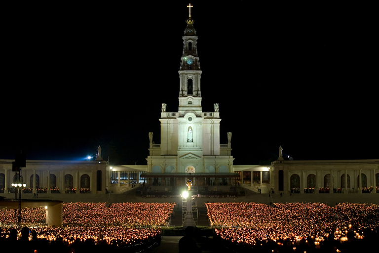 Depuis Lisbonne : Fátima de nuit – Expérience de la procession aux bougiesDe Lisbonne : Fátima de nuit – Expérience de la procession aux bougies