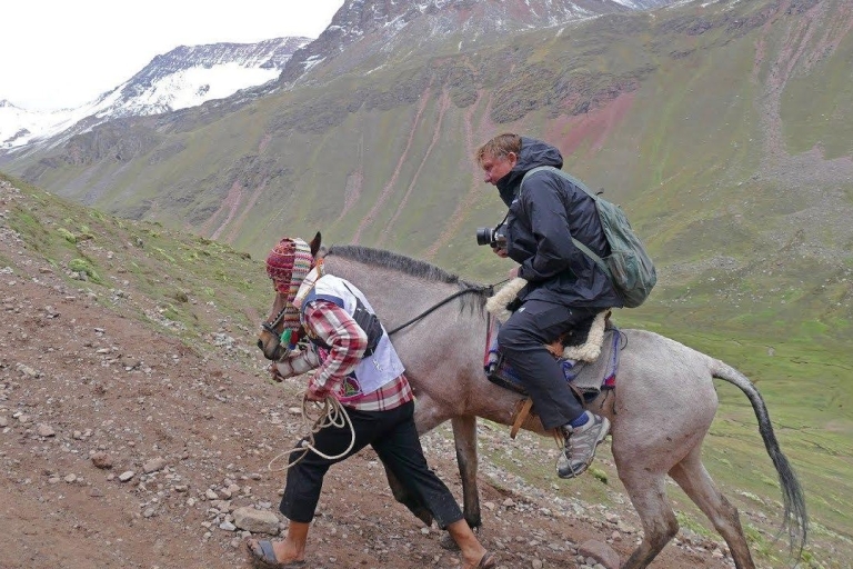 Excursión a caballo por la montaña Arco Iris + Almuerzo BuffetExcursión a caballo por la montaña Arco Iris + Desayuno Buffet