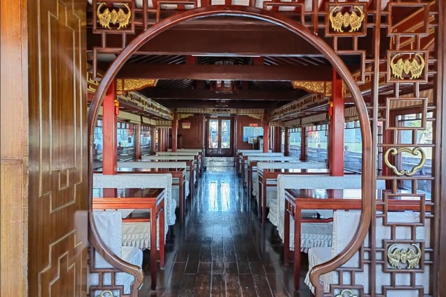 Nanjing: Night Cruise on Outer Qinhuai River for Adults