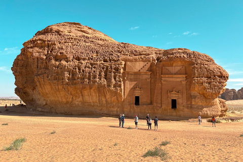 Al-'Ula: Hegra Winter's Edge e spedizione al tramonto nabateoAlUla: Hegra Winter's Edge &amp; Nabataean Sunset Expedition