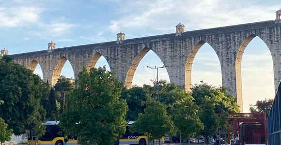 Lisbon: Lisbon’s Aqueduct Guided Tour with Port Wine