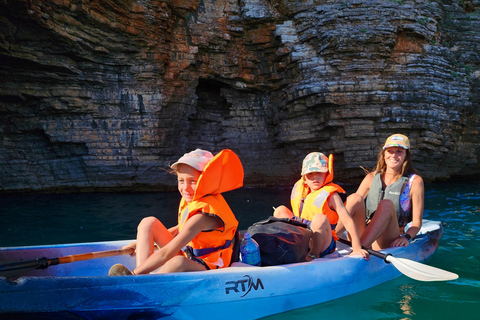 Budva : 3 heures de paddle board ou de kayak pour visiter les grottes côtièresBudva : balade de 3 h en kayak vers les grottes côtières