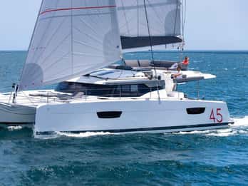 Marseille: Catamaran cruise to discover Frioul Islands