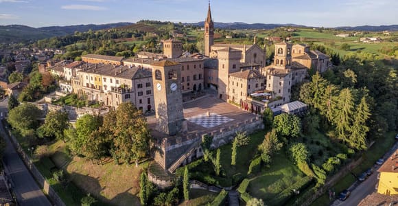 Hello Modena: Private 2-Hour City Walk with Local Guide