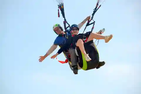 Lisbon - Paragliding baptism with adrenaline