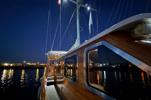 Lampedusa: Sunset Gulet Trip with Aperitif Dinner and Dolphin Watching