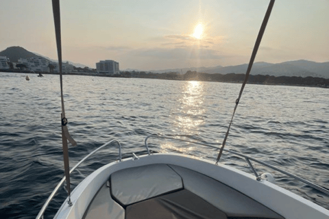 Sète: Discover the Thau basin and its beach by boat without a license