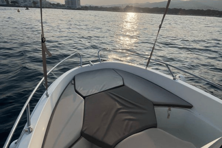 Sète: Discover the Thau basin and its beach by boat without a license