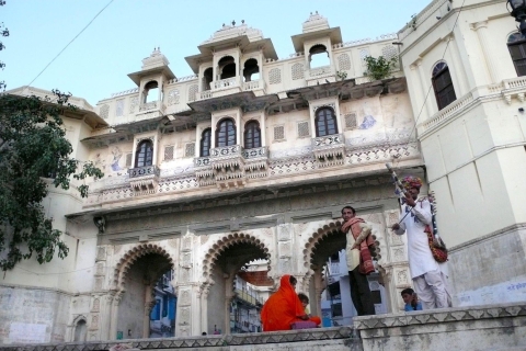 Desde Jaipur: Visita turística de 2 días con pernoctación en UdaipurCoche privado con conductor y servicios de guía turístico solamente