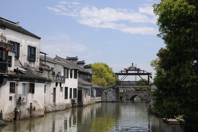 From Shanghai: Zhouzhuang and Jinxi Water Towns Day Trip