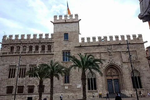 Visite de la ville de Valence à vélo ; Histoire et gastronomie.