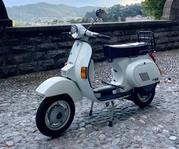 Lake Como: 4, 8, or 24-Hour Classic Vespa Rental & Delivery