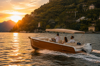 Lake Como: Private Boat Tour with Prosecco
