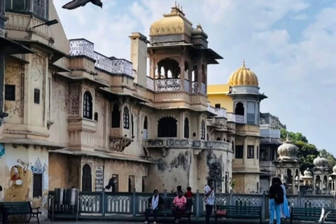Udaipur 4-Hour Local Sightseeing by Tuk-Tuk Udaipur 8-Hour Local Sightseeing by Tuk-Tuk with Guide