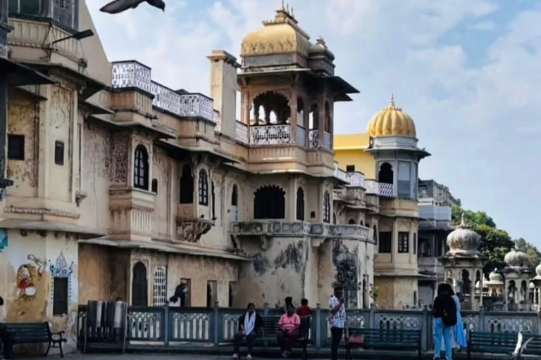 Udaipur 4-Hour Local Sightseeing by Tuk-Tuk Udaipur 8-Hour Local Sightseeing by Tuk-Tuk with Guide