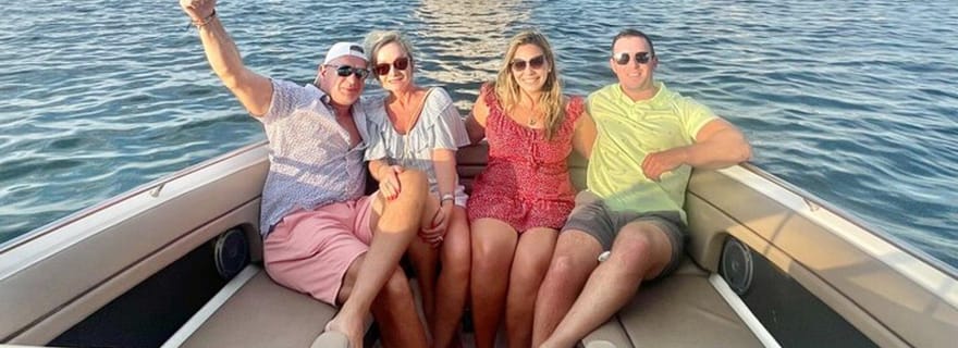 Saint-Pétersbourg : Tour en bateau privé de l'île Barrière et des dauphins.