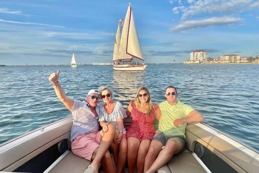 St. Petersburg: Private Barrier Island und Delphin Bootstour. Foto: GetYourGuide