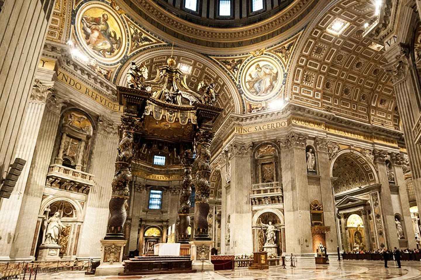 Ascension du Dôme de Saint-Pierre et Visite de la Basilique - Les Joyaux du Vatican