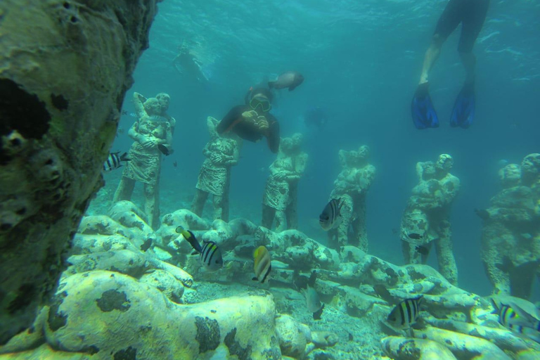 Lombok: Private Glass-Bottom Boat Tour with Snorkeling