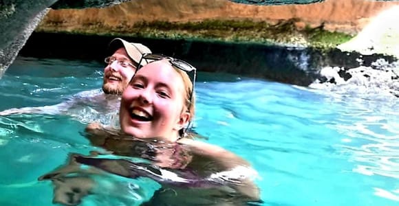 From Muscat: Overnight Wadi Shab with Hotel Stay