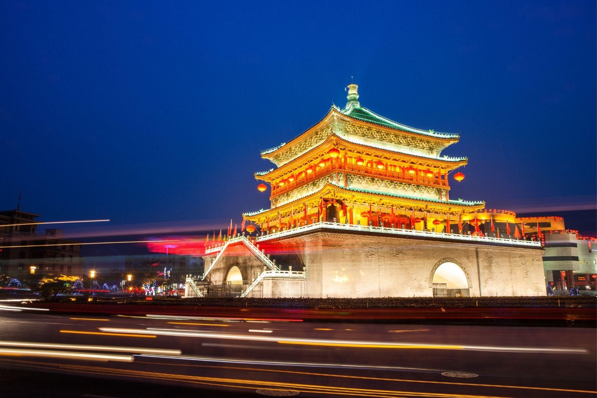 Xi’an：City Wall Multi-Entry or Night Food Tour with Show