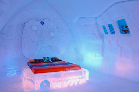 Quebec City: Hotel de Glace Overnight Experience Hotel de Glace Overnight Experience: Thematic Queen Suite