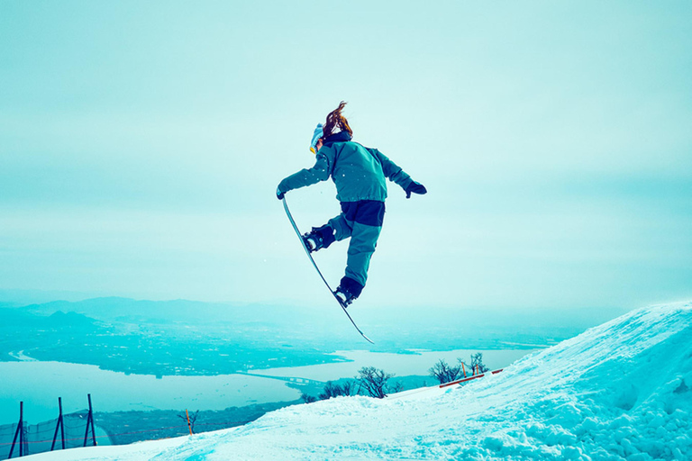 أوساكا: جولة ليوم واحد للتزلج الشتوي في وادي شيغا بيواكوج (التزلج + المصعد + الملابس)