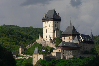 Regensburg: Private transfer to Prague + stop & ticket