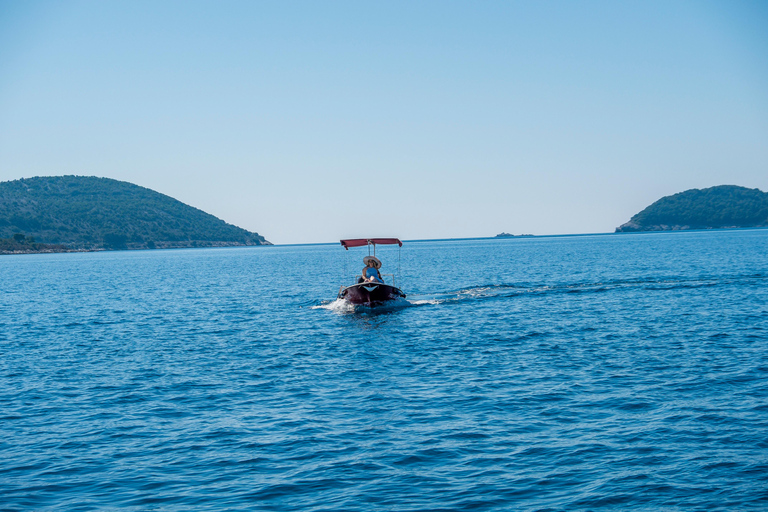 Dubrovnik: Retro Boat Rental with Snorkeling Gear 8 hour rent with pick up and drop off included