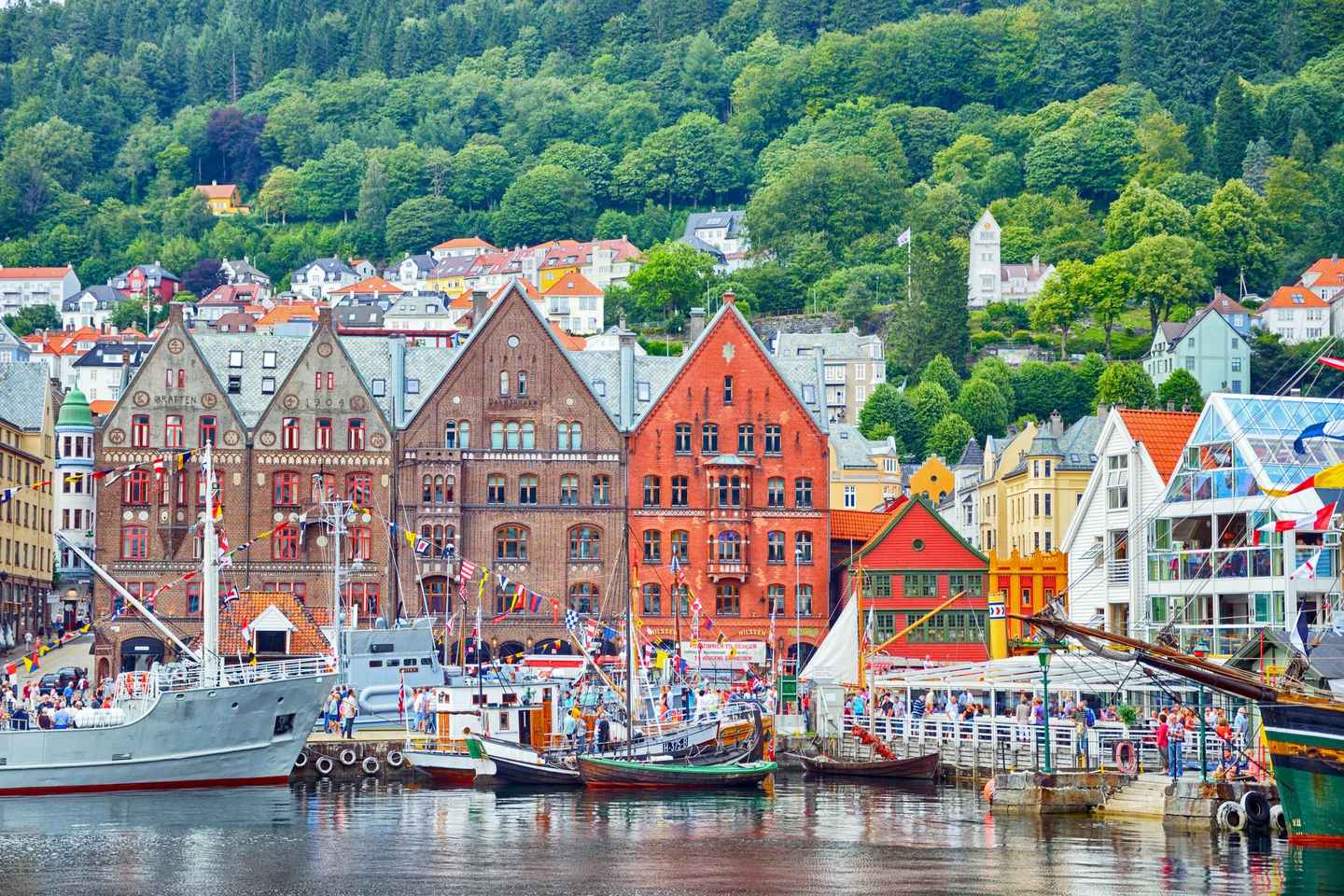 Bergen Past and Present: A Historical Walking Journey