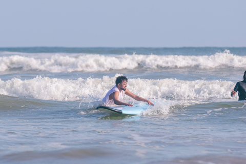 Surf & Stay – Beginner Surf Lessons with Stand‑Up Guarantee Mirissa: Surfing Lesson with Equipment & ISA Instructor