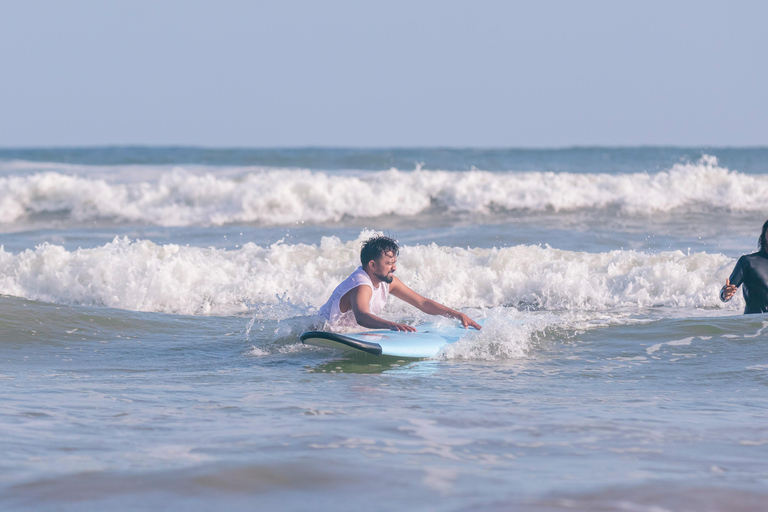 Surf & Stay – Beginner Surf Lessons with Stand‑Up Guarantee Mirissa: Surfing Lesson with Equipment & ISA Instructor