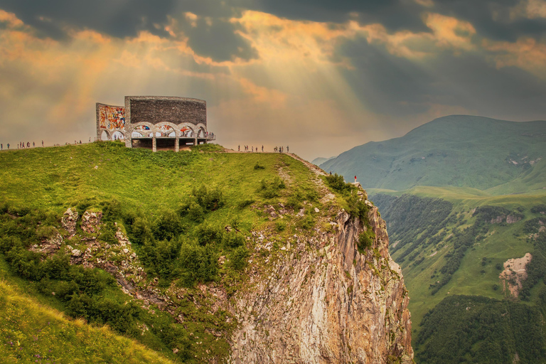 Tour particular de um dia para Kazbegi e Gudauri