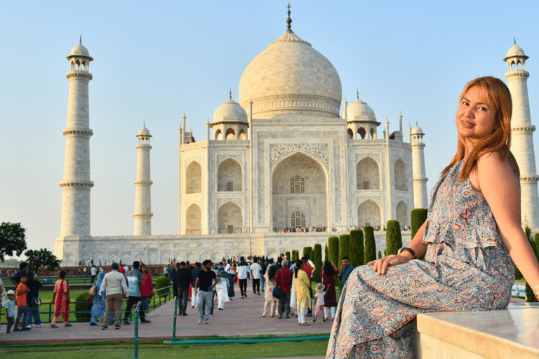 Från Jaipur: Taj Mahal guidad och Agra-tur med bilBil med förare+ Guide+ Inträde,+ Lunch