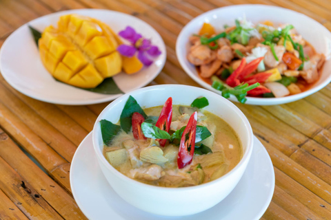 Phuket: świątynia, pomnik ofiarom tsunami, centrum żółwi i słoniePhuket: Temple, Tsunami Memorial, Turtle Center &amp; Elephant