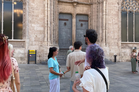 Valencia Old Town: Guided Tour in German with an Official Guide (Small Group) Valencia Old Town: Small Group City Tour in German