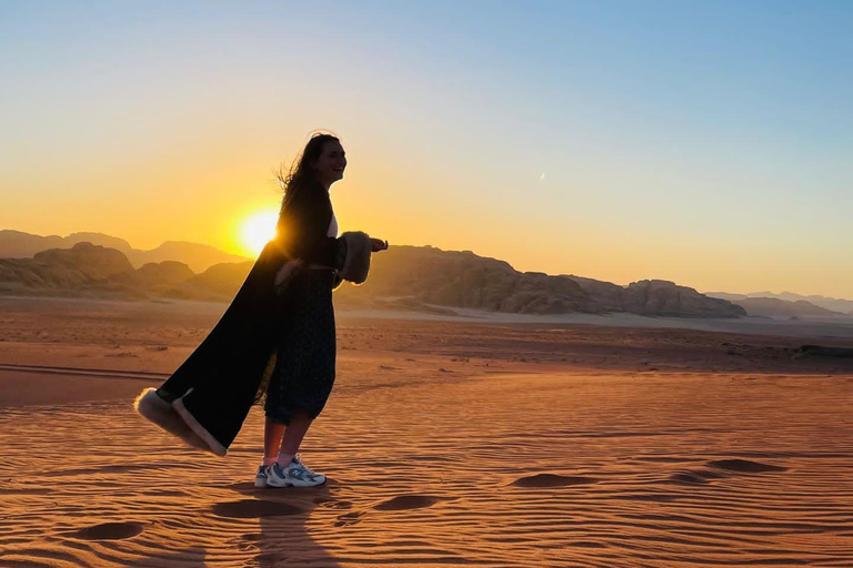 Deserto de Wadi Rum: Excursão de 1 dia em um jipe e almoço tradicional