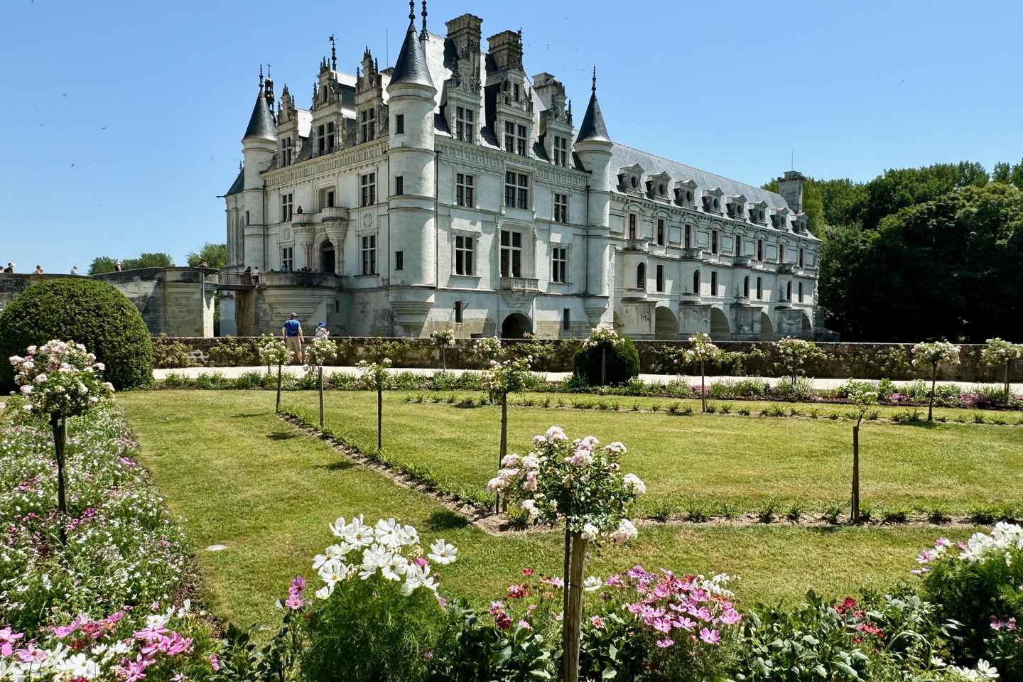 Loire Valley Royal Castles Small Group Day Trip from Paris