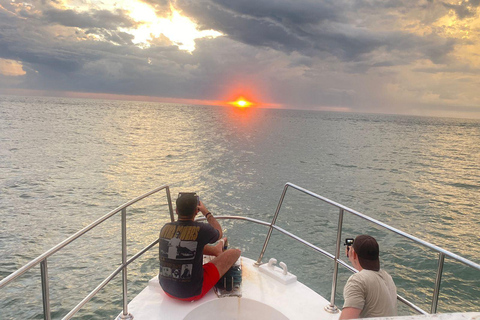 Mirissa: Daytime or Sunset Ocean Boat Tours with sudda