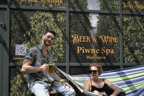 Warsaw: Beer Bath Experience (Sauna, Bath & Degustation)