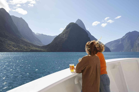 Tour di un giorno intero e crociera Premium nel Milford Sound