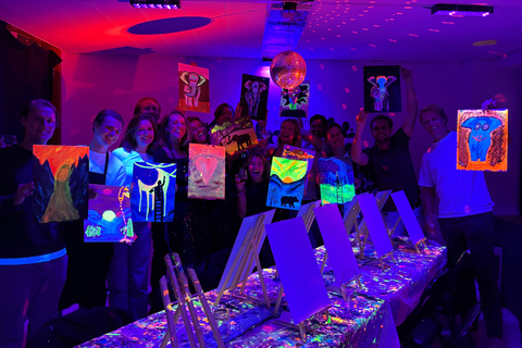 Eindhoven: Paint and Sip in the Dark at Rembrandt van Wine