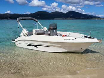 Zakinthos: Private Boat Rental to Shipwreck and Blue Caves