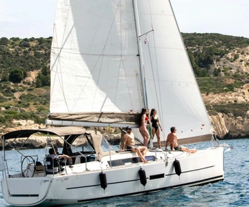 Cagliari: Sailing Tour with 4 Stops, Snorkeling and Prosecco